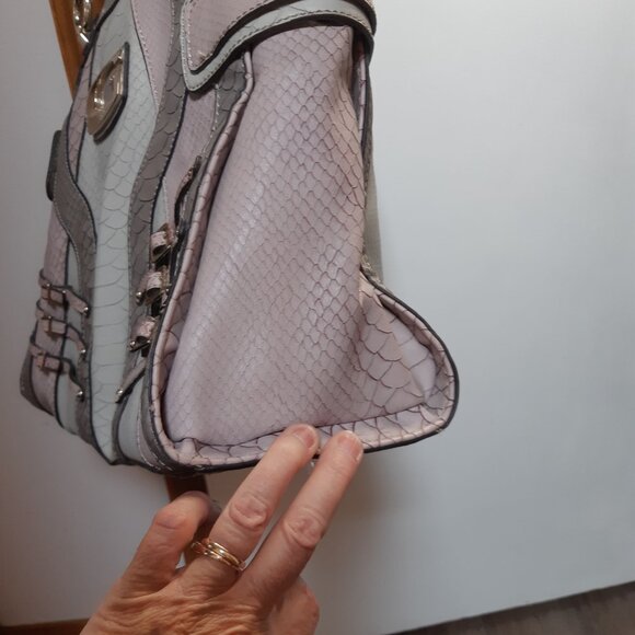 Guess Large Handbag with matching Wallet - Picture 4 of 16